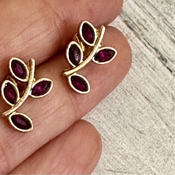 Small and dainty gold tone and purple post leaf earrings - Picture 7 of 10